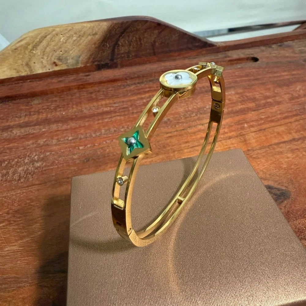 Gold Plated clover motifs Titanium Steel bangle white mother ofpearl green stone